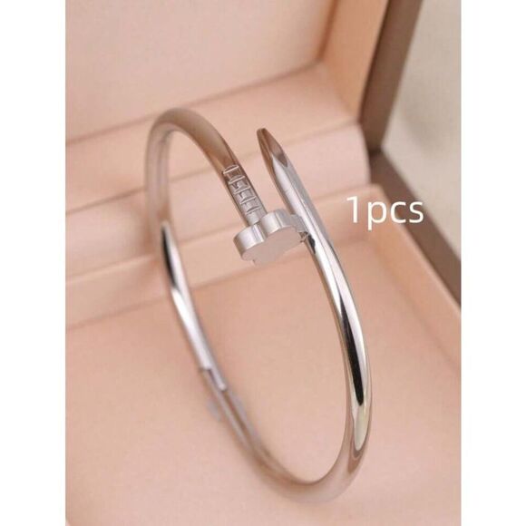 Clover Nail Bracelet - Picture 6 of 6